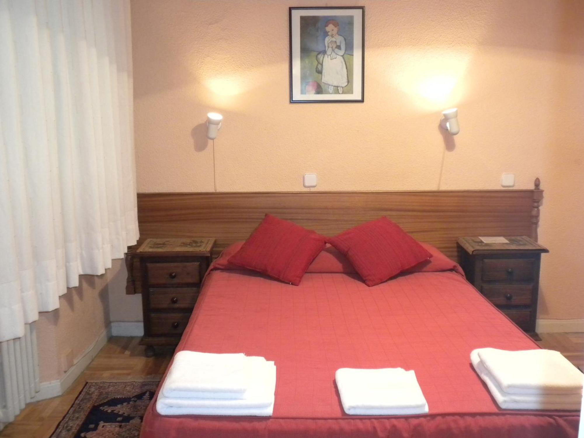 Hostal San Martin Madrid Exterior photo